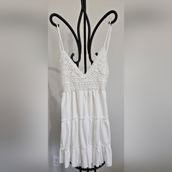 Dresses & Skirts - Elegant White Lace Dress